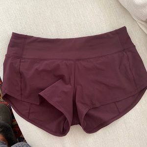 Lululemon Speed Up Low-Rise Lined Short 2.5". Size 4.